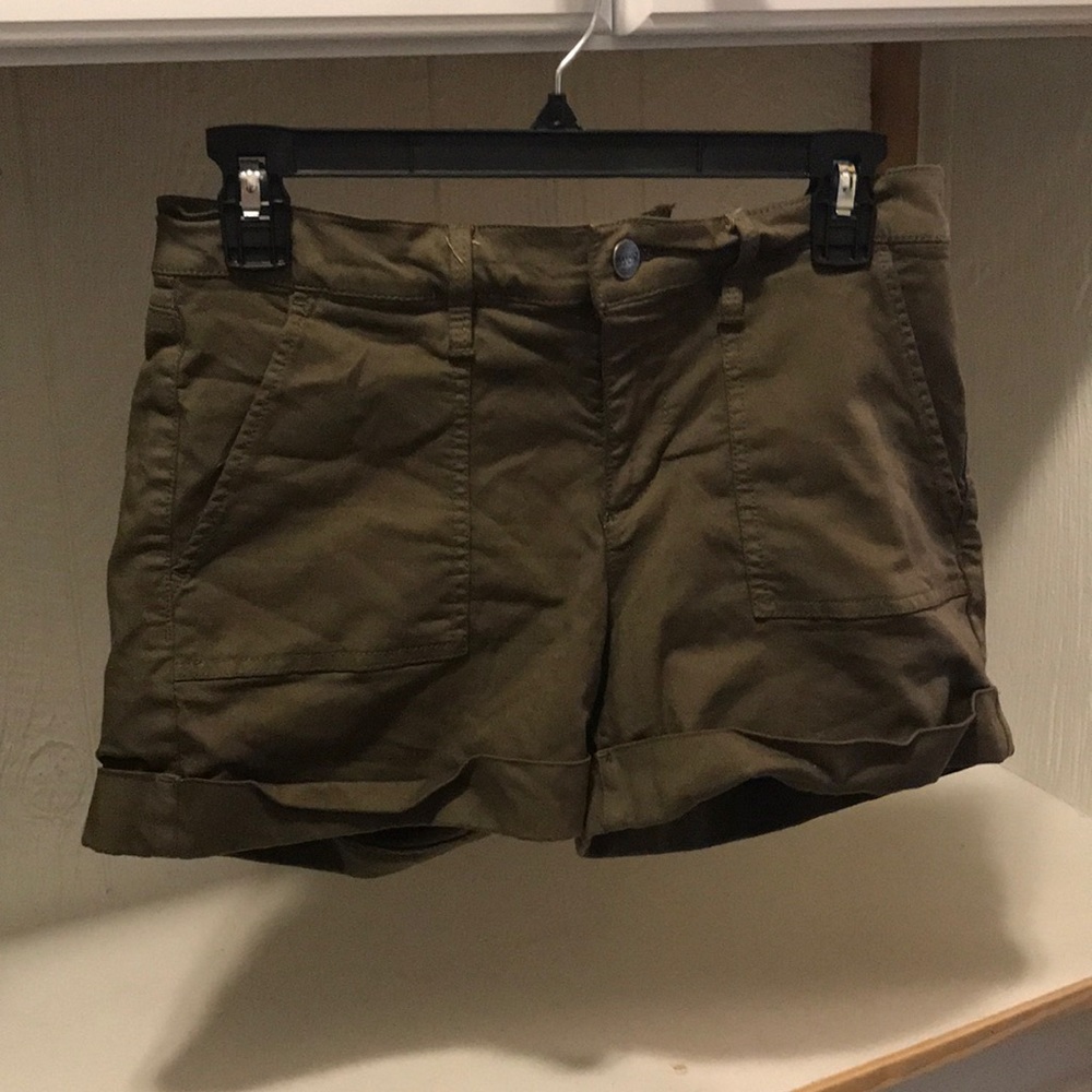 Dark green, mid rise shorts